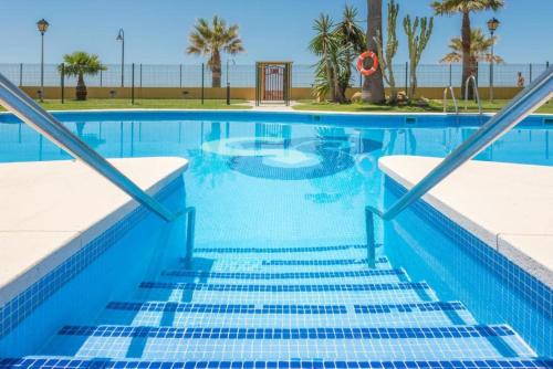 Livingtarifa Apartamento piscina frente mar — 4-Star Luxury Hotel in Tarifa, Spain