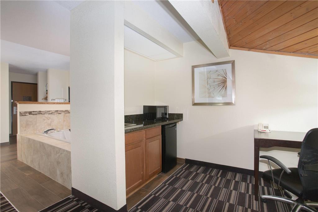 AmericInn by Wyndham Mount Pleasant - photo 20