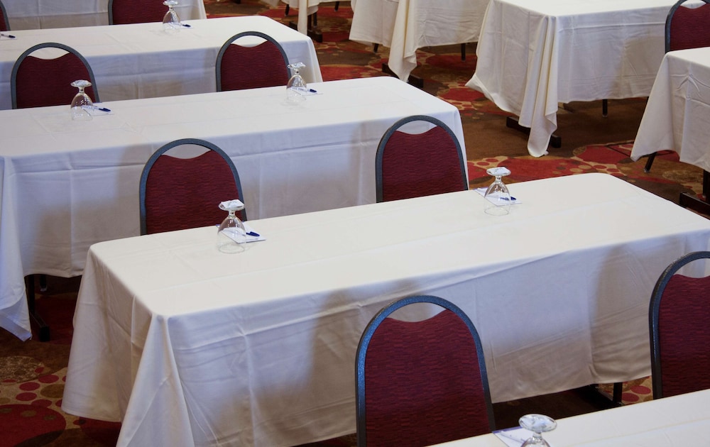Hilton Garden Inn Milwaukee Airport - photo 51
