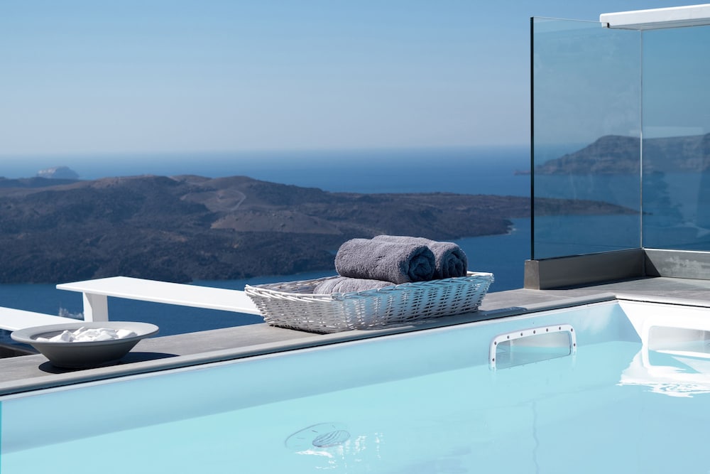 Thireas Hotel — 4-Star Luxury Hotel in Fira, Greece