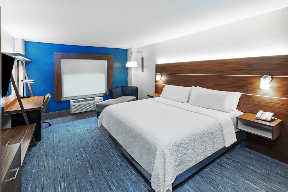 HI Express El Paso Downtown by IHG - photo 13
