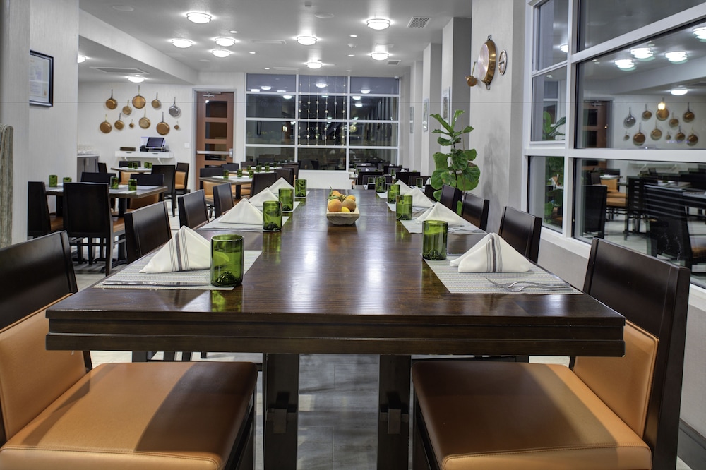 Holiday Inn Windsor Wine Country by IHG - photo 16