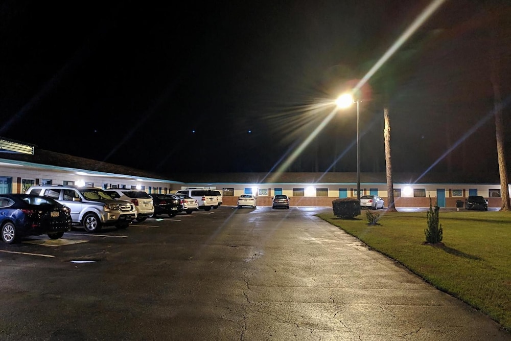 Cheerio Inn Glennville - photo 17