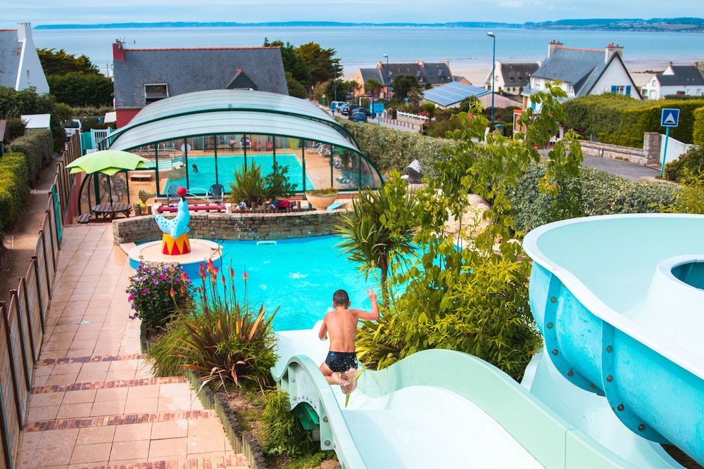 Camping de l'Iroise — 4-Star Luxury Hotel in Plomodiern, France