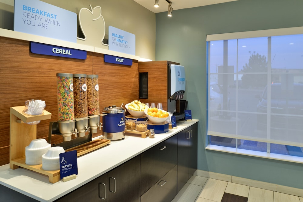Holiday Inn Express Suites Farmington - photo 66