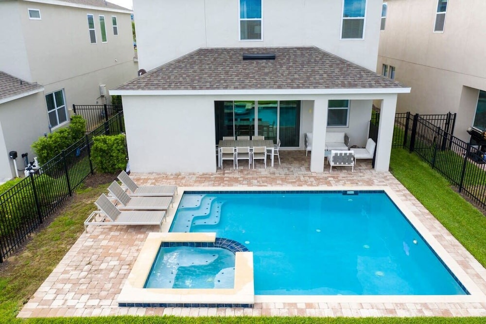 Luxurious 5Bd Single Family w Pool&Jacuzzi @Encore Resort 7432 - photo 37