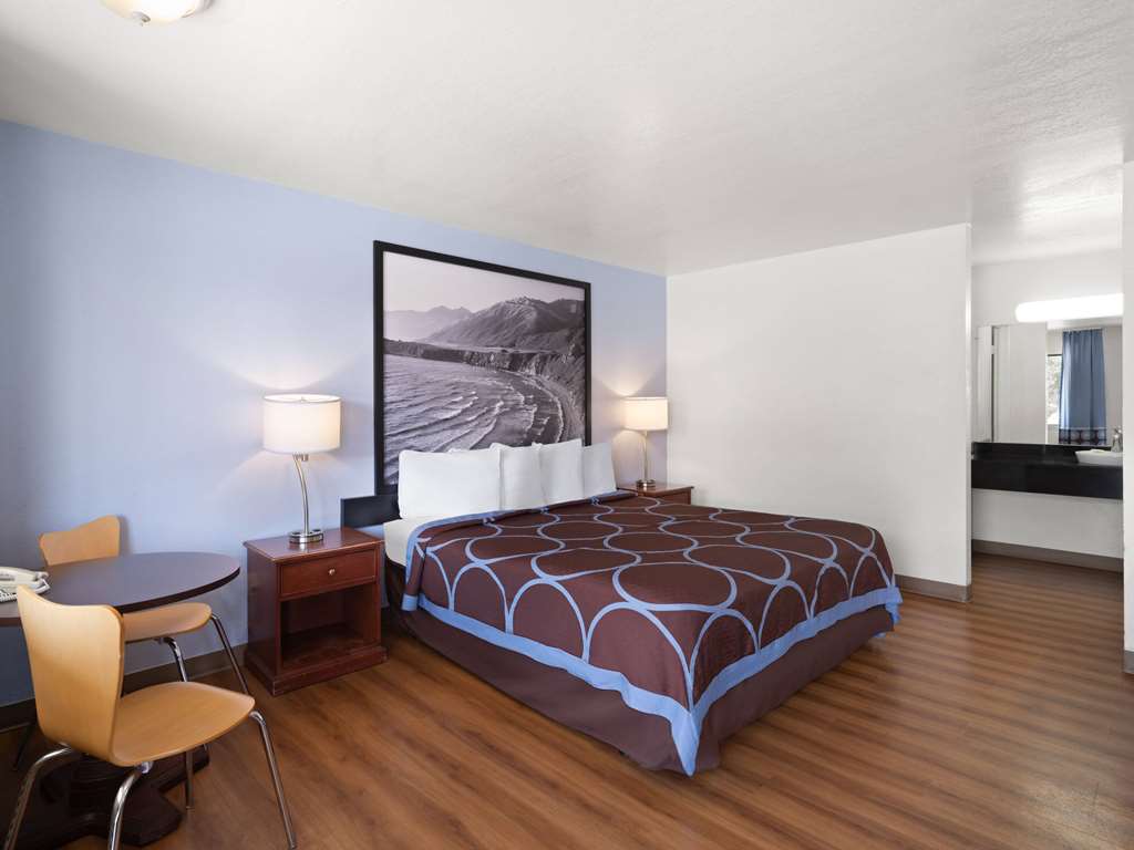 Super 8 by Wyndham Dunnigan - photo 8