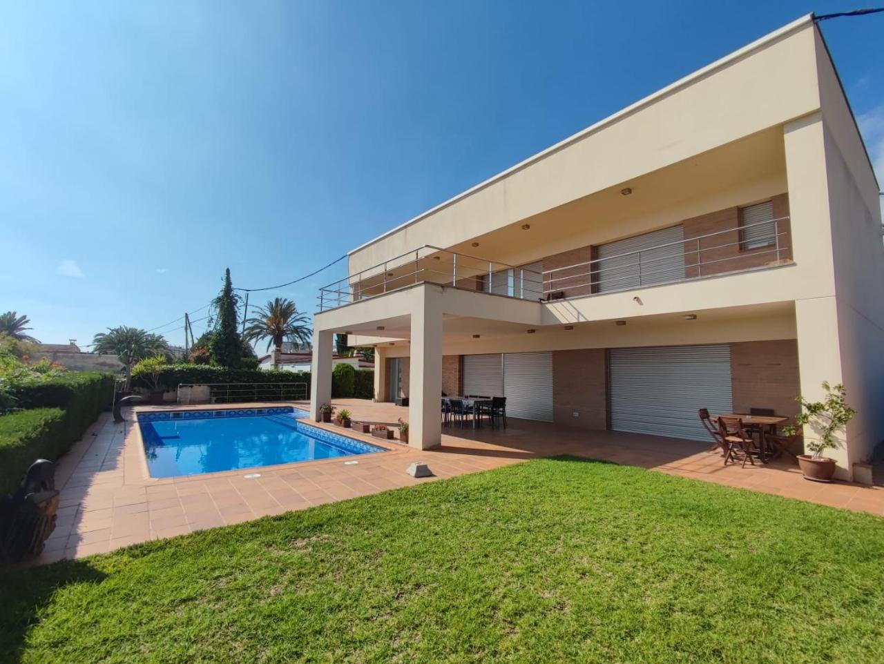 Villa Maricel — 4-Star Luxury Hotel in Alcanar, Spain