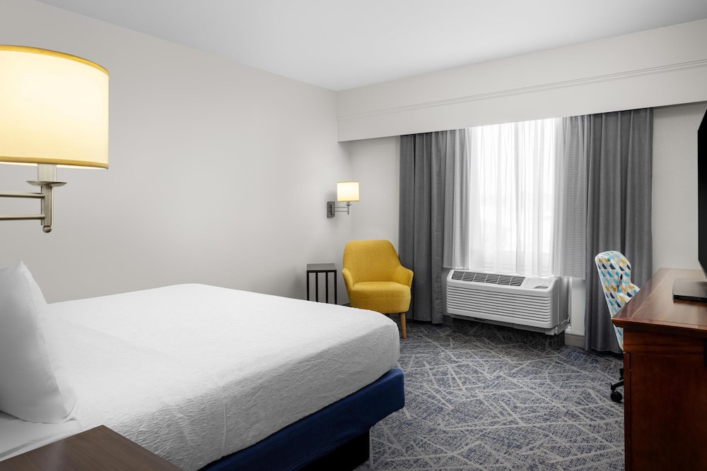 Hampton Inn Lexington Medical Center - photo 8