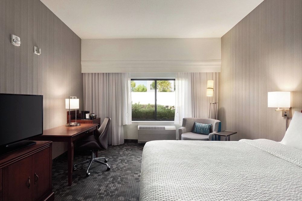 Courtyard by Marriott Salinas Monterey - photo 14