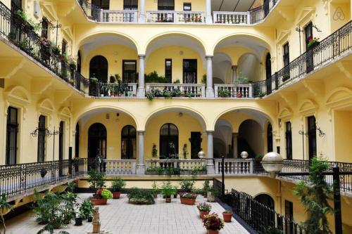 Charming Art Deco Flat — 4-Star Luxury Hotel in Budapest, Hungary