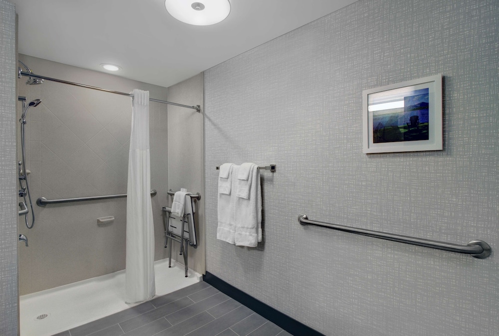Hampton Inn & Suites Syracuse Dewitt - photo 32