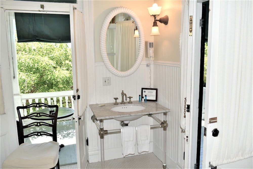 Simonton Court Historic Inn & Cottages - photo 217
