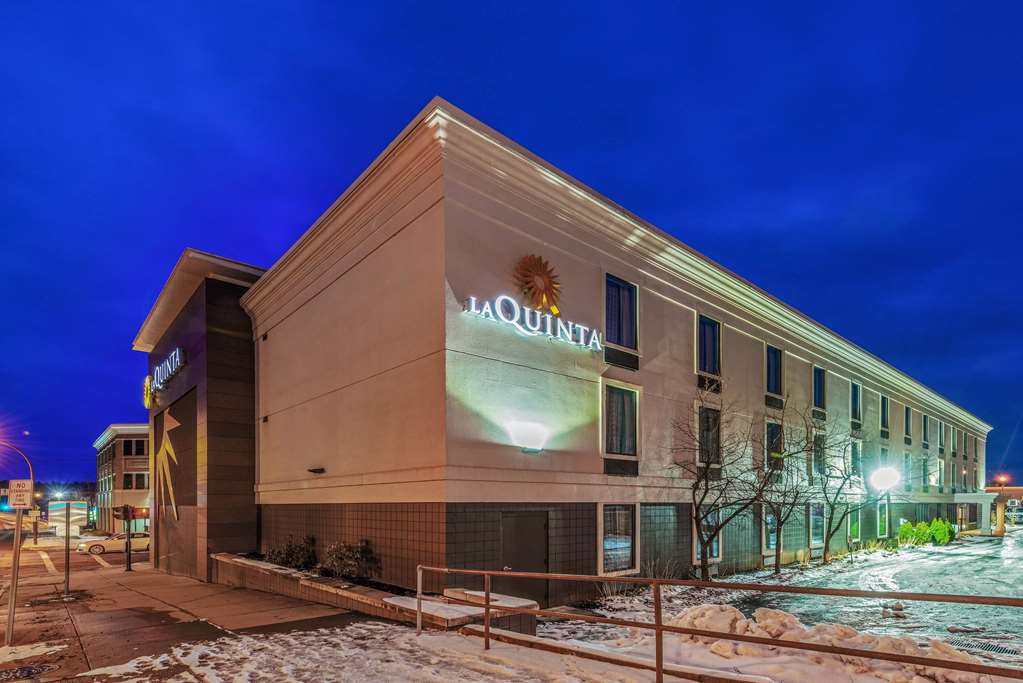 La Quinta Inn & Suites by Wyndham Jamestown - photo 4