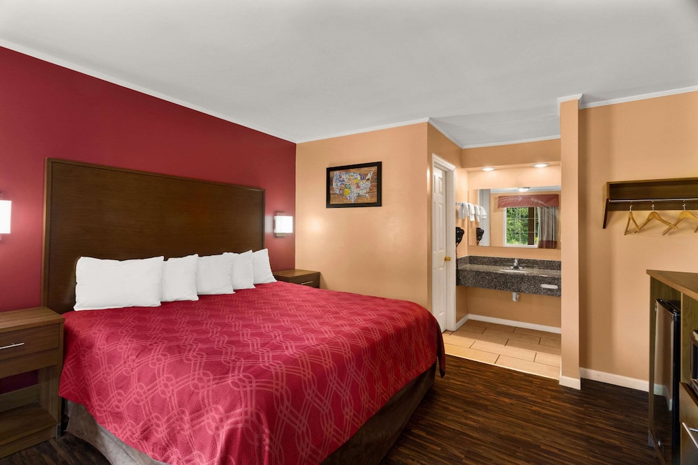 Econo Lodge Cornersville I 65 - photo 15