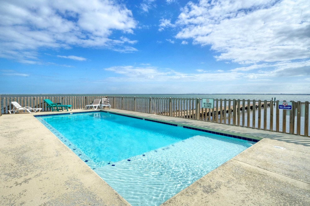 Sleeps 28 2 Homes w Boat Dock Waterfront Pool Laguna Village Haven in Corpus Christi, United States