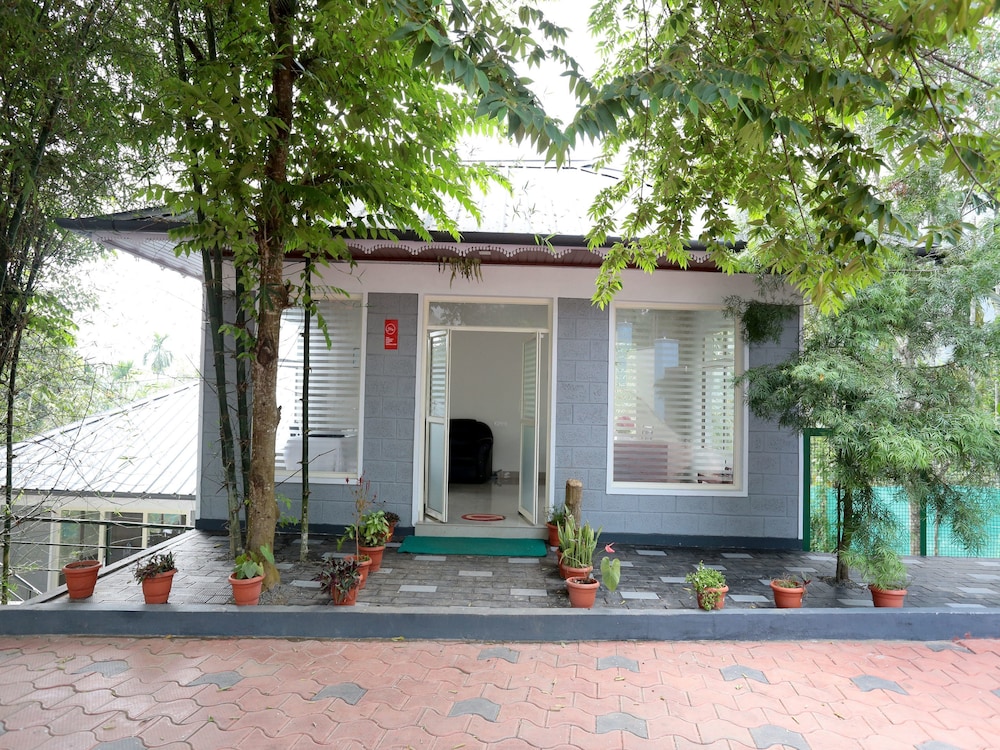 OYO 10421 La Flora Resorts in Kalpatta, India