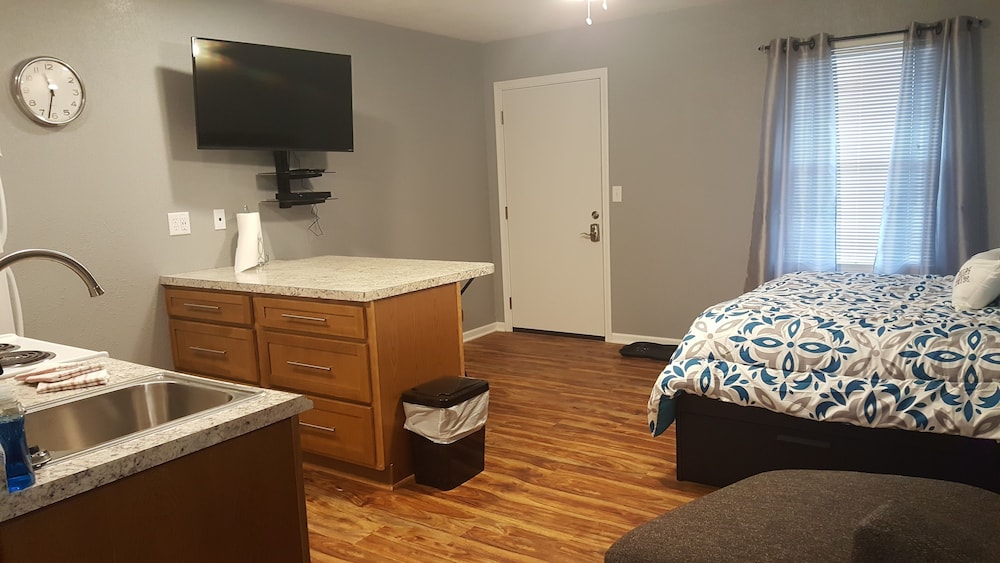 Tower Extended Stay Suites - photo 7