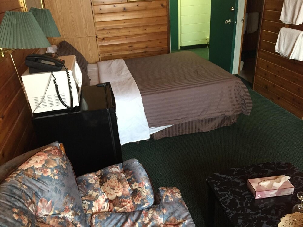 The Hotel at Falcon lake — Kenora — photo 2