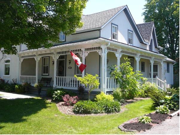 Gables Bed & Breakfast — 5-Star Luxury Hotel in Wasaga Beach, Canada