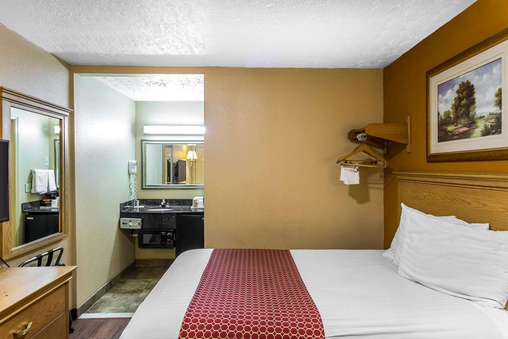 Rodeway Inn Goodlettsville South - photo 18