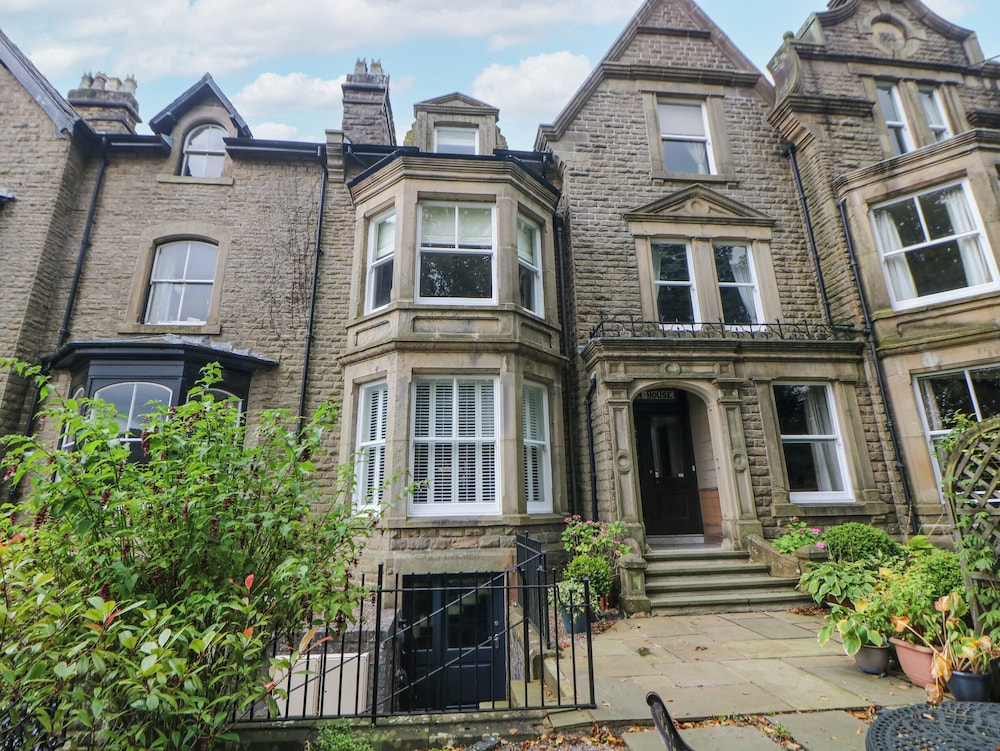 Spa House — 4-Star Luxury Hotel in Buxton, United Kingdom