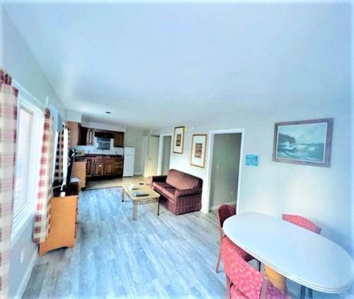 Exit 5 Motel and Cottages - photo 30