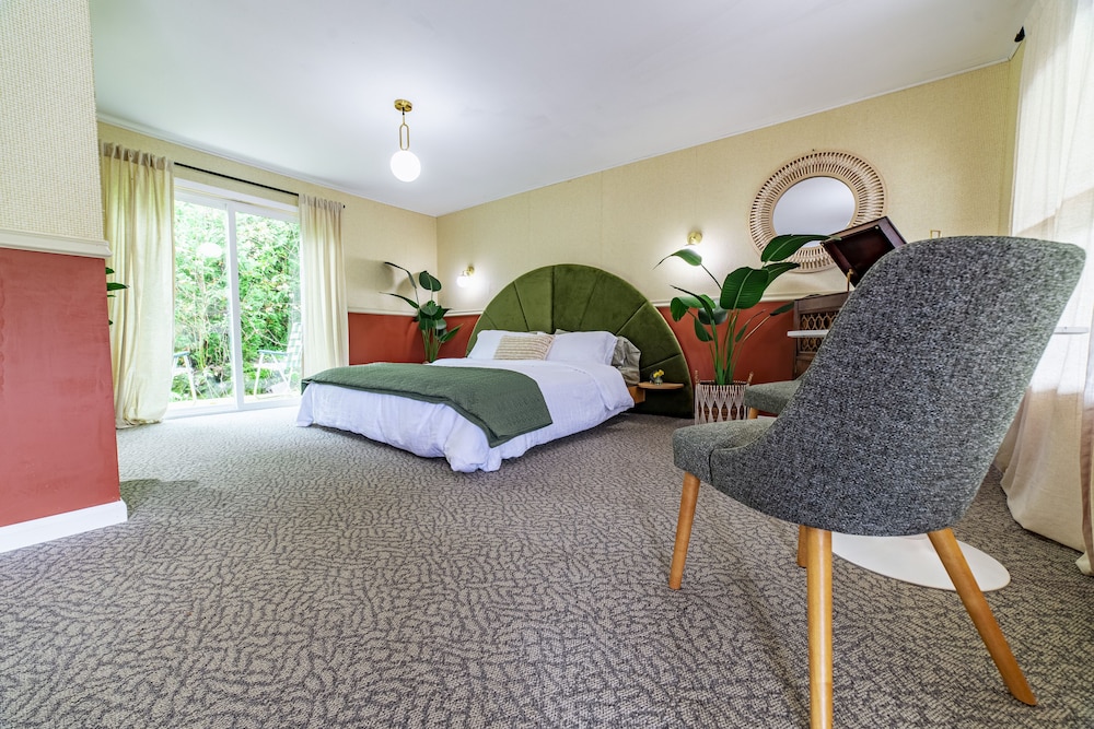 The Springs Motel - photo 12