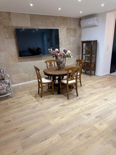 Bonheur En Seine Piscine Vue Seine in Poissy, France