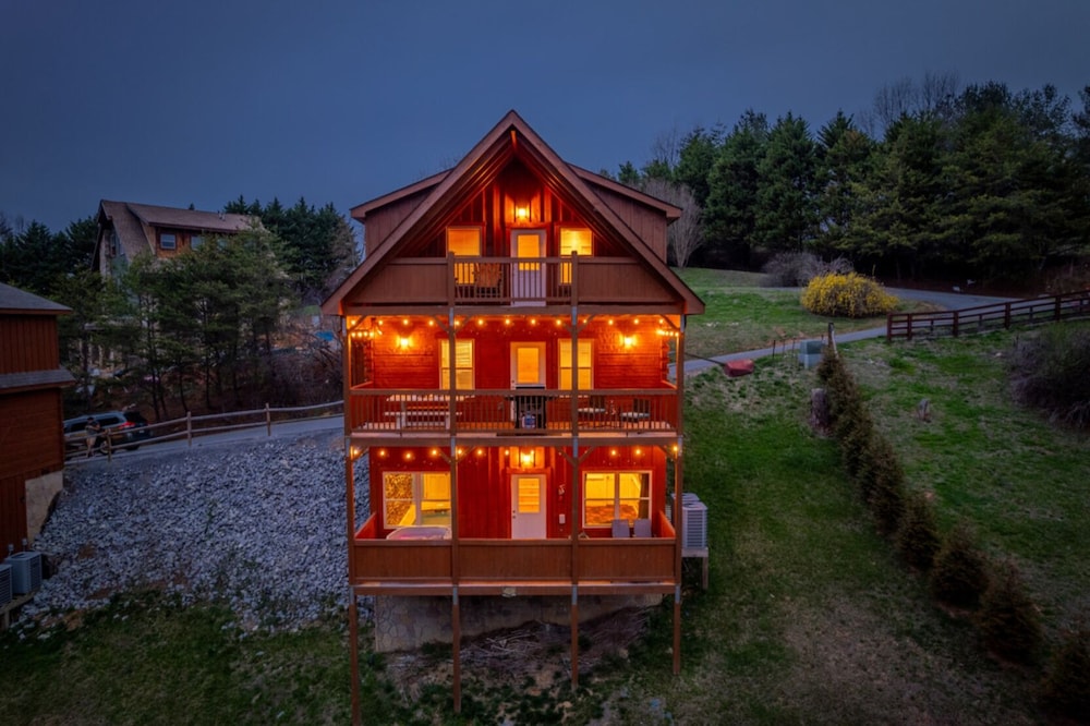 Rustic Mountain Retreat by Ghosal Luxury Lodging - photo 17