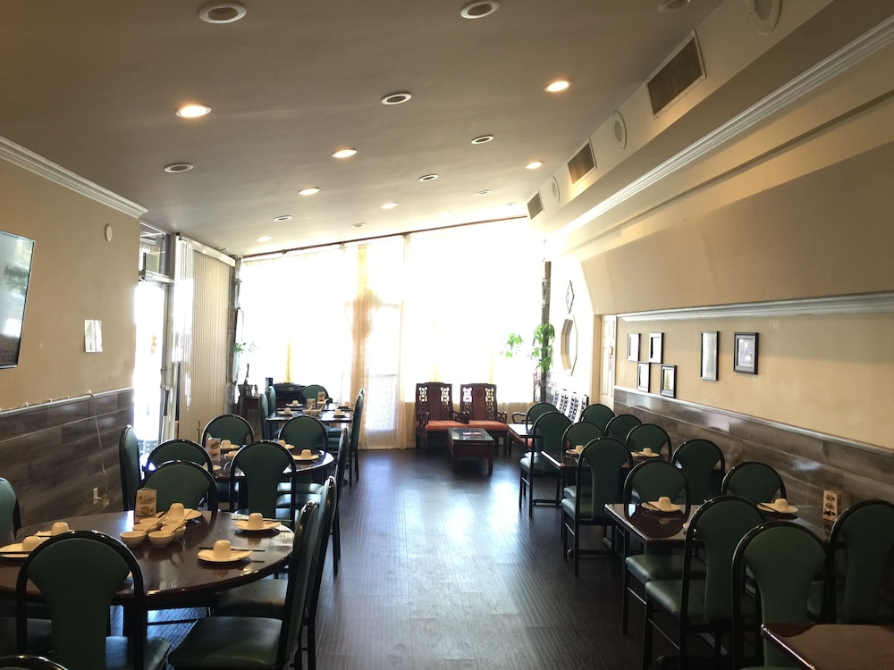 Ramada by Wyndham Torrance - photo 22