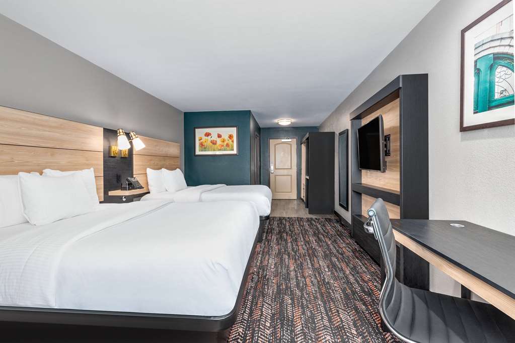 La Quinta Inn & Suites by Wyndham Woodway Waco South - photo 17