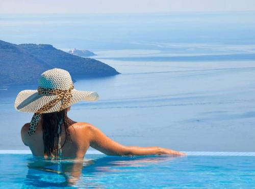 Boka Fig Village Rustic luxury with a view & pool in Herceg-Novi, Montenegro