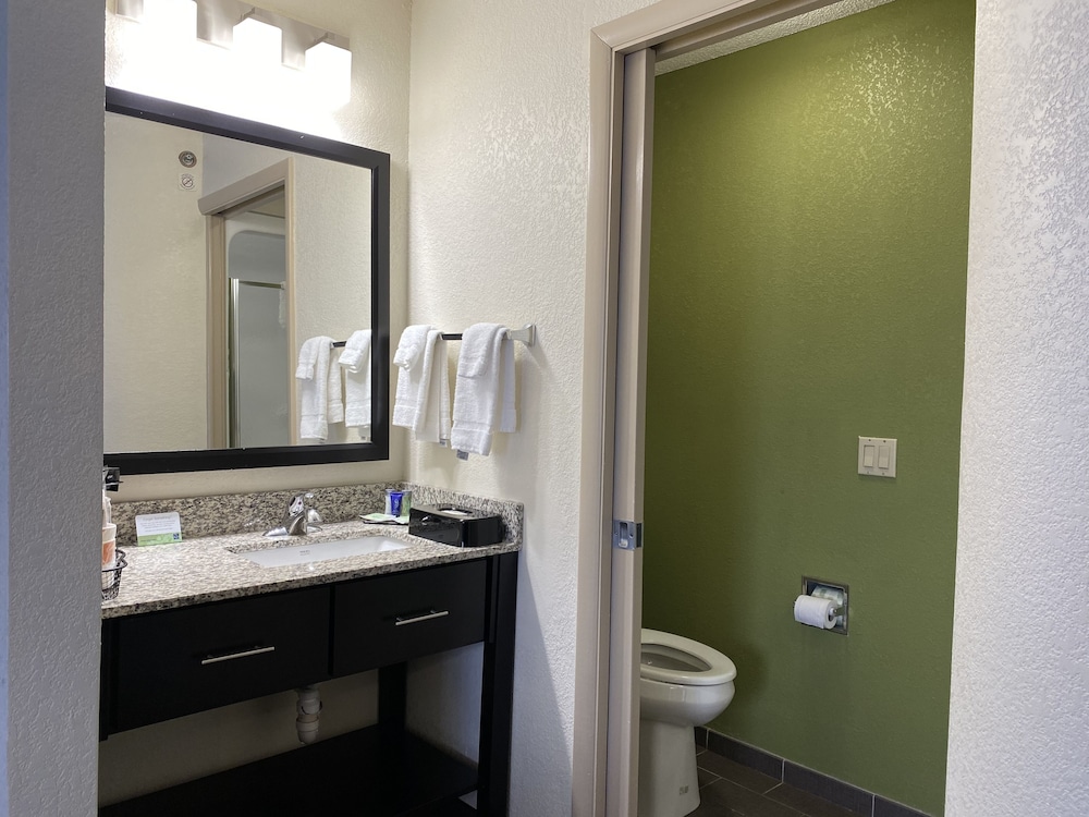 Spark by Hilton Louisville Airport - photo 36