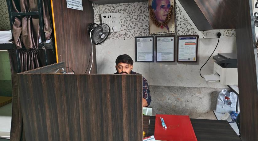 Rameshwar Dormitories Vile Parle Highway