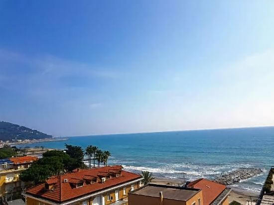 Hotel Lungomare — hotel in Andora
