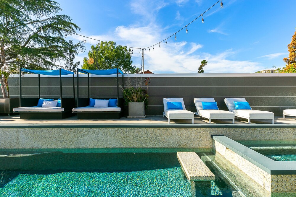 Hollywood Estate With Stunning Views - photo 66