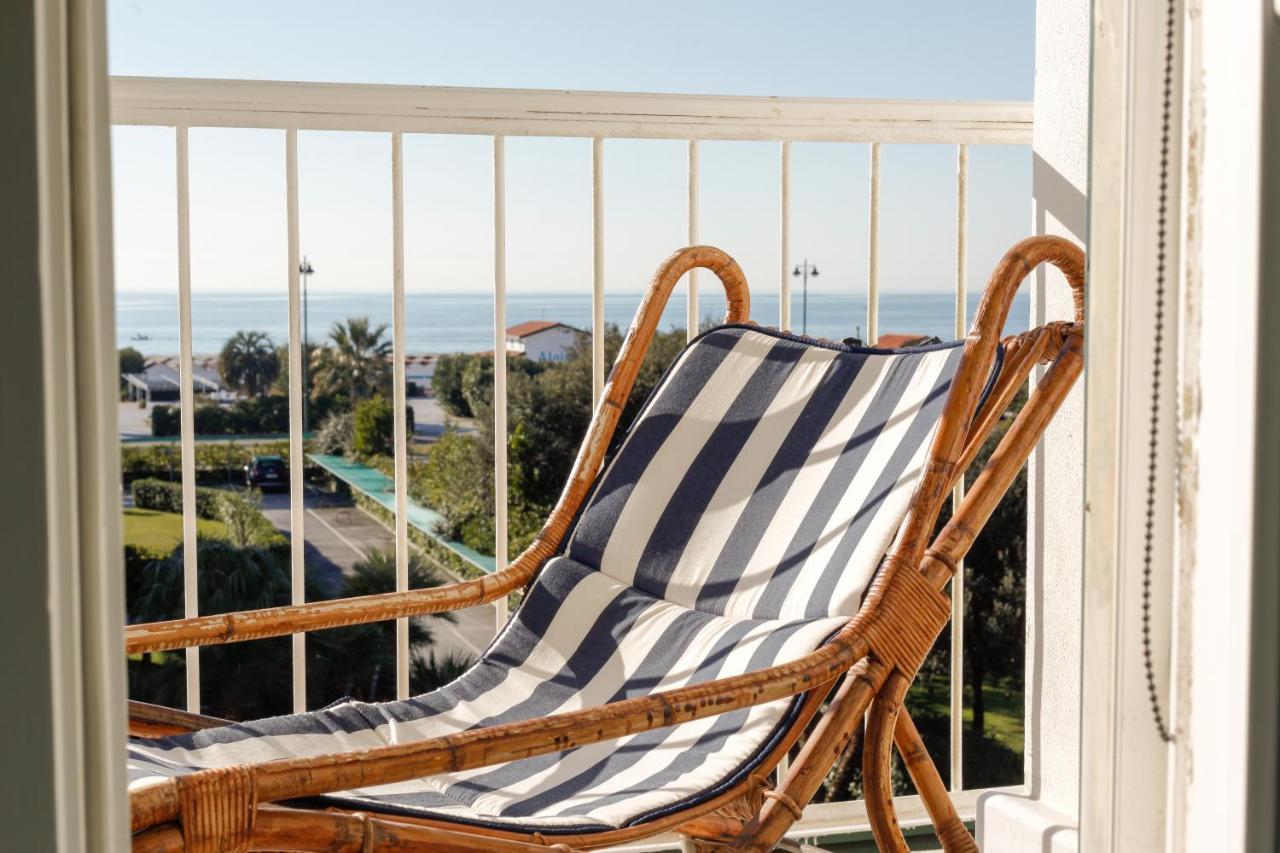 Spacious Apartment in Forte dei Marmi Sea View & Balcony — 4-Star Luxury Hotel in Forte Dei Marmi, Italy