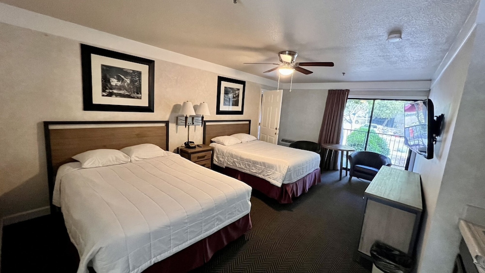 Yosemite View Lodge - photo 30