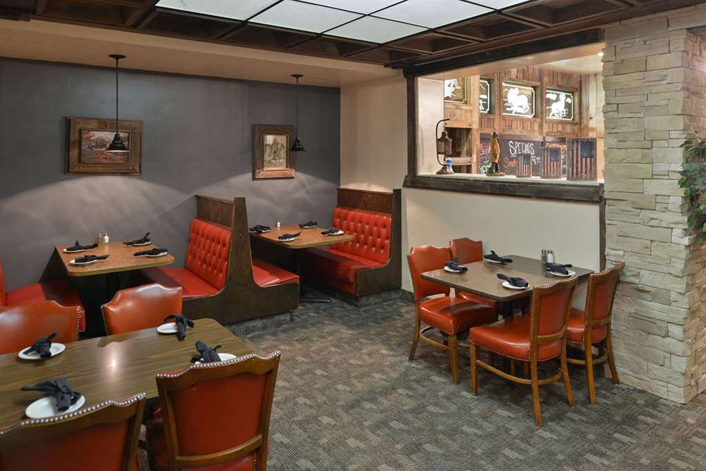 Quality Inn Vernal near Dinosaur National Monument - photo 26