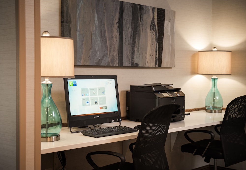 Holiday Inn Express Le Claire Riverfront Davenport by IHG - photo 25