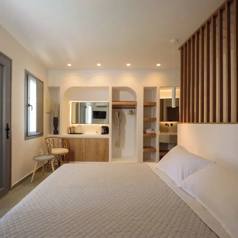 Elia Caldera Suites — 4-Star Luxury Hotel in Fira, Greece