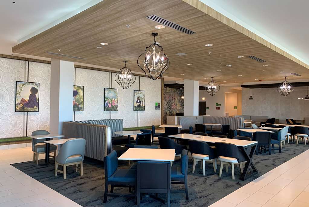 La Quinta Inn & Suites by Wyndham Maricopa Copper Sky - photo 4