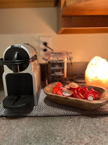 Cozy Cabin w Indoor Fireplace & Tranquil views — 4-Star Luxury Hotel in Luray, United States