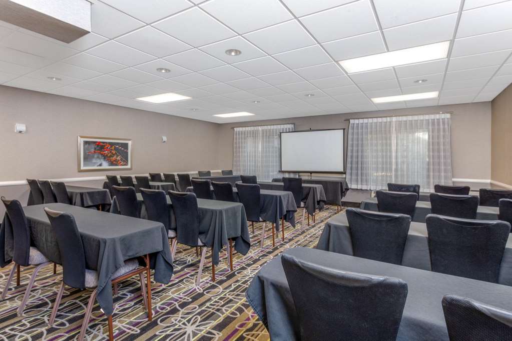 La Quinta Inn & Suites by Wyndham Clifton Rutherford - photo 31