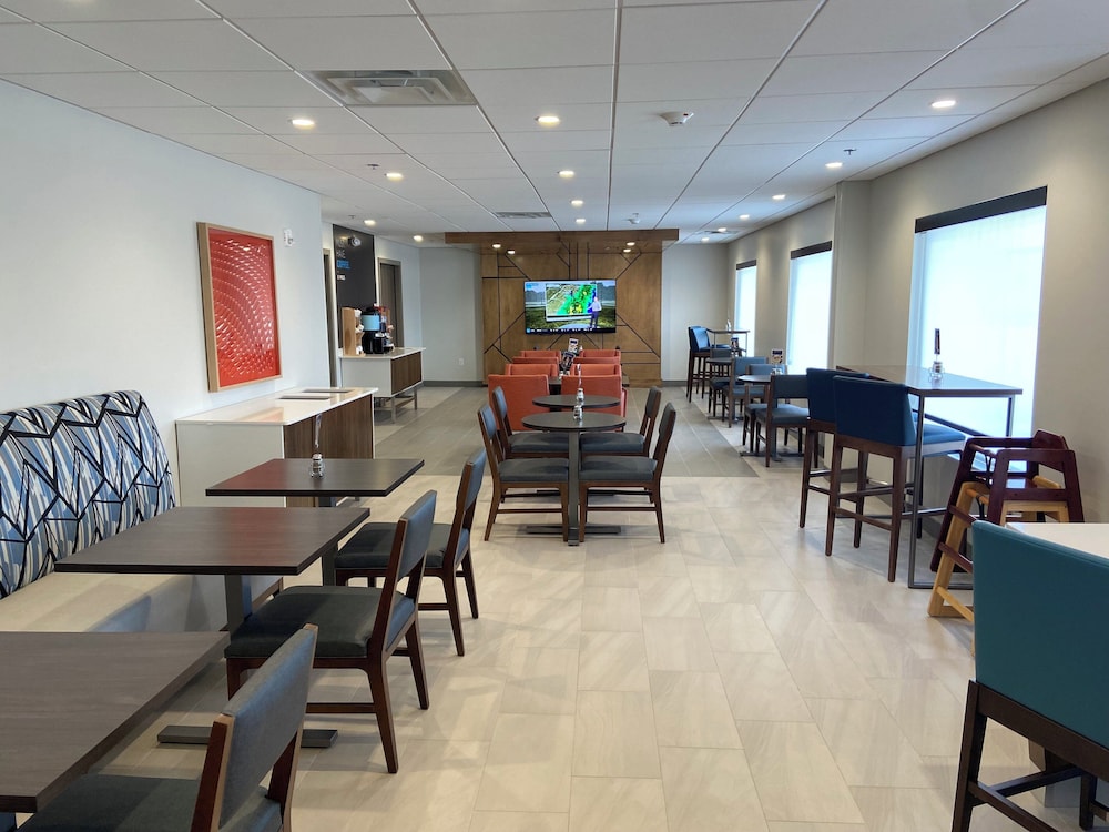Holiday Inn Express and Suites Elyria - photo 18