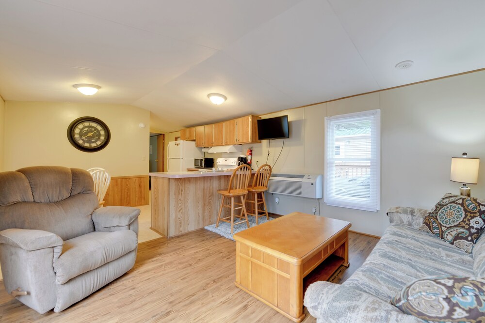 13 Mi to Slopes Group friendly Blue Ridge Retreat in Waynesville, United States