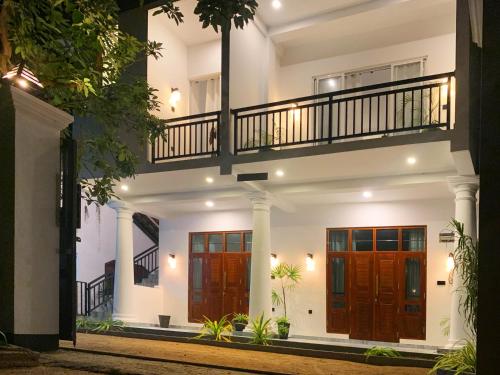 Golden Wave - carbon neutral hotel in Weligama