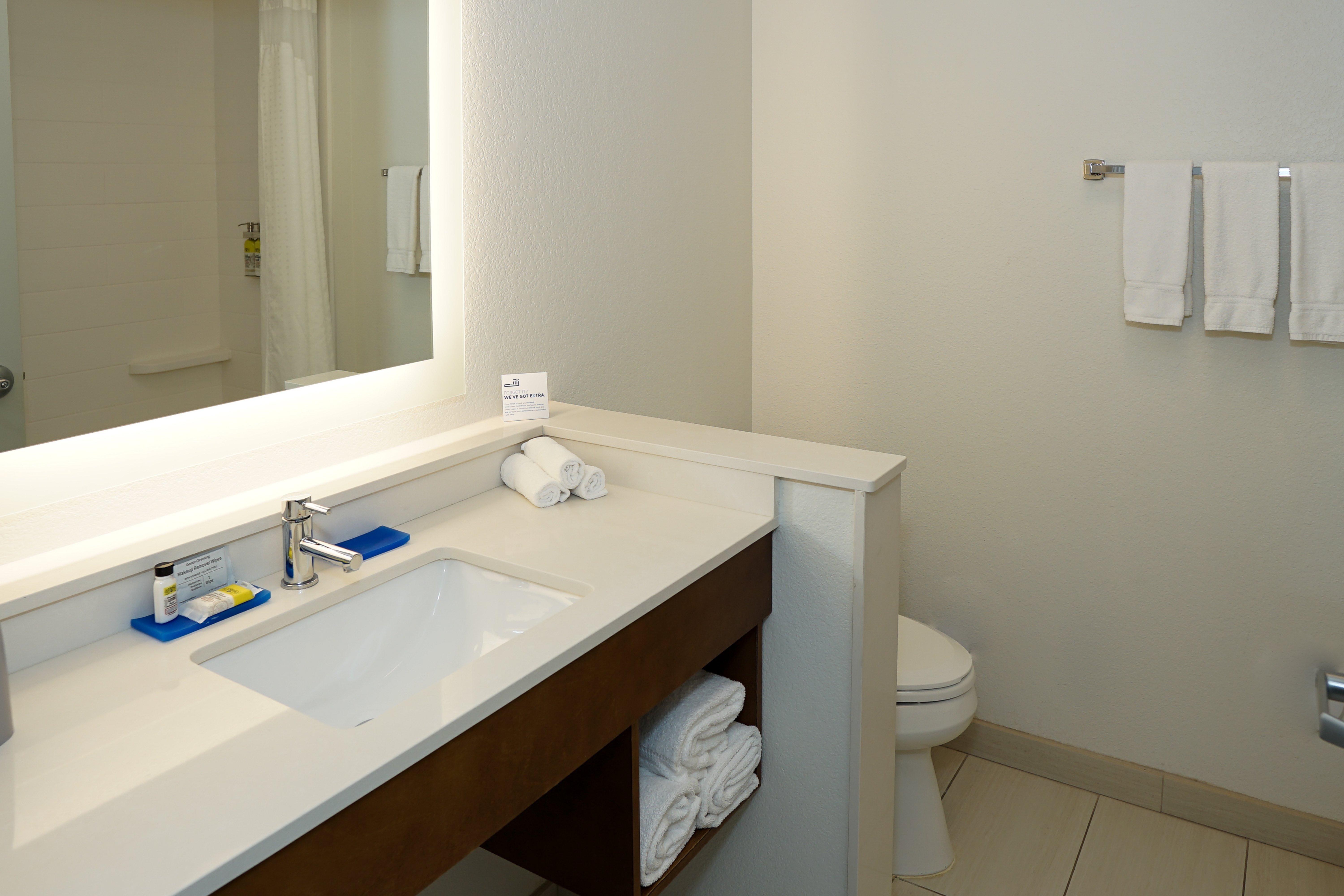 Holiday Inn Express & Suites Denver Aurora Medical Campus - photo 25