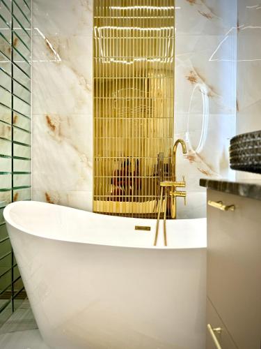 Aparti Goldnwhite Studio Galaxy — 4-Star Luxury Hotel in Szczecin, Poland